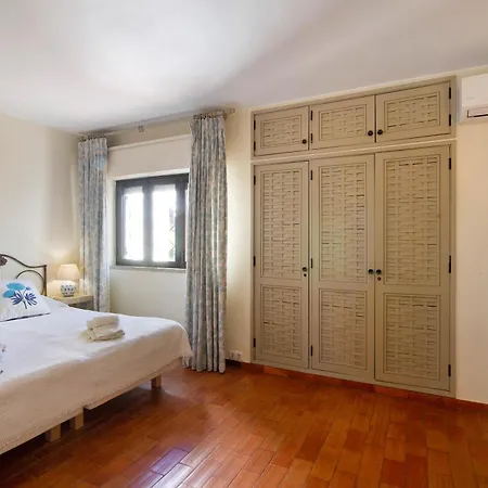 Casa Allan ヴィラ ヴァーレ・ド・ローボ